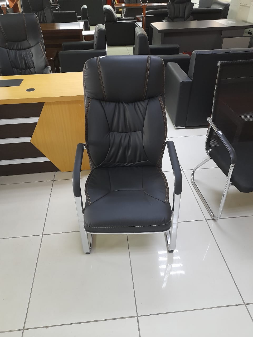 Comfy Leather Visitor seat
