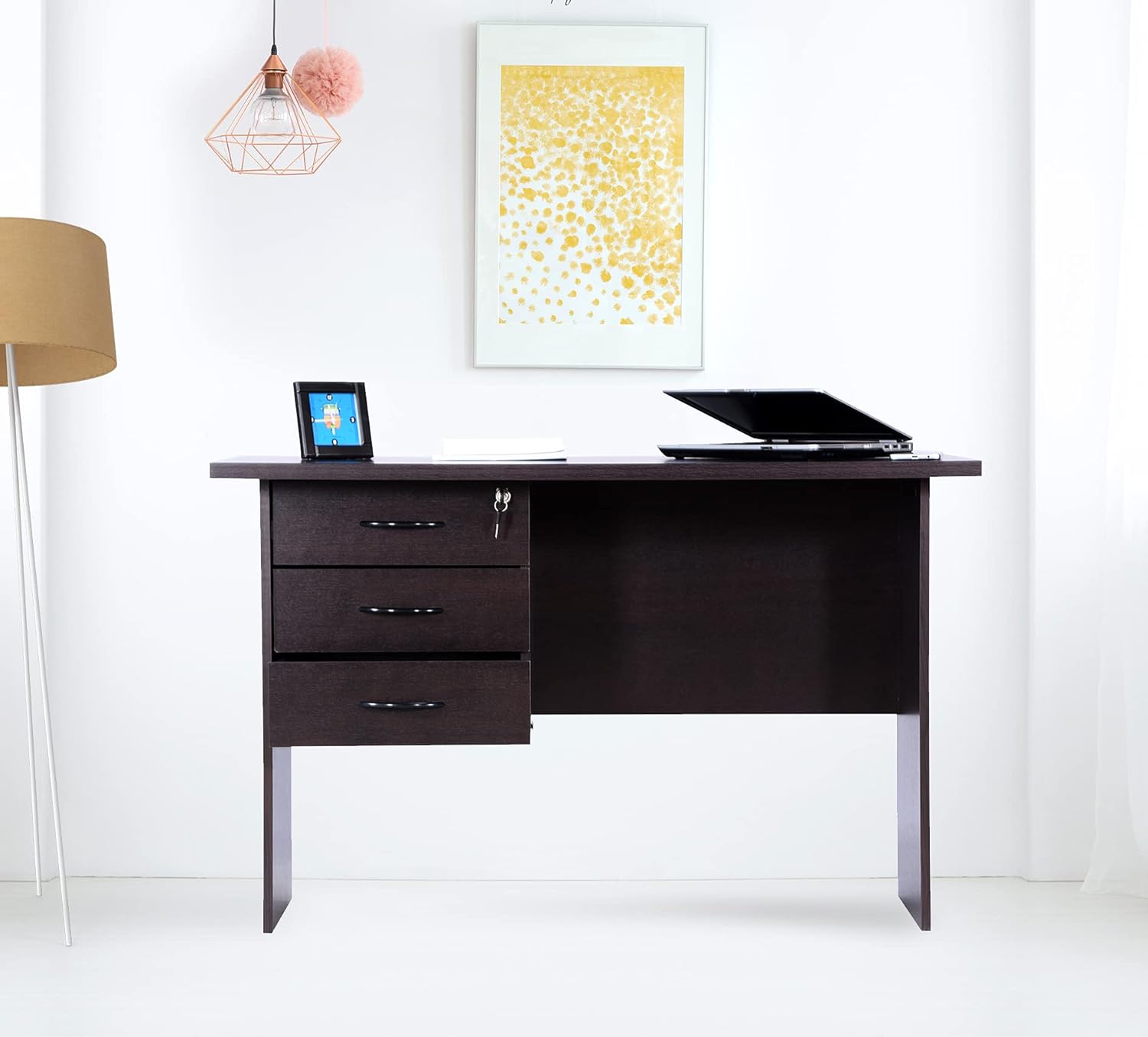 Standard office desk