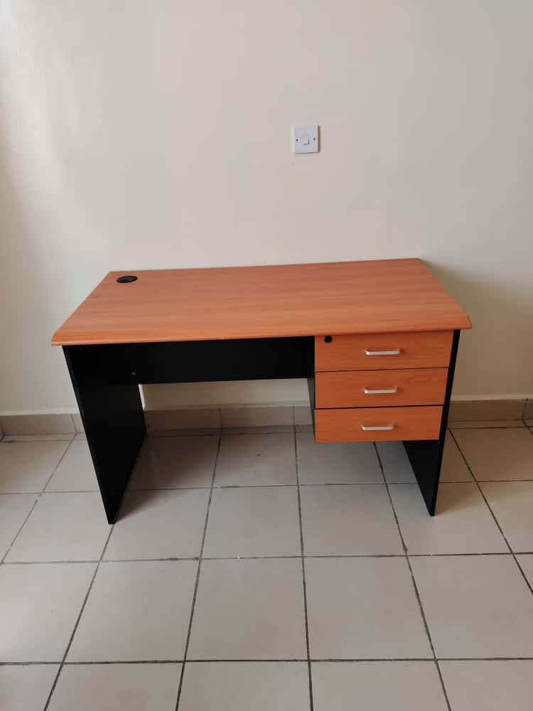 1.4M Computer Desk