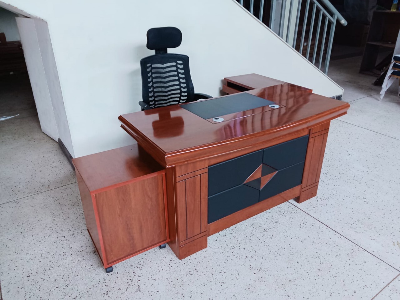 1400mm Managerial office desk